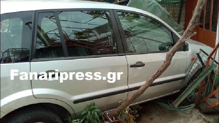 Έπαθε ανακοπή και μπήκε με το αυτοκίνητο στην αυλή ενός σπιτιού – ΦΩΤΟ