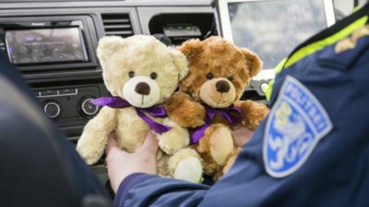 Γιατί στην Εσθονία η Αστυνομία εξοπλίζεται με… λούτρινα αρκουδάκια; – ΦΩΤΟ