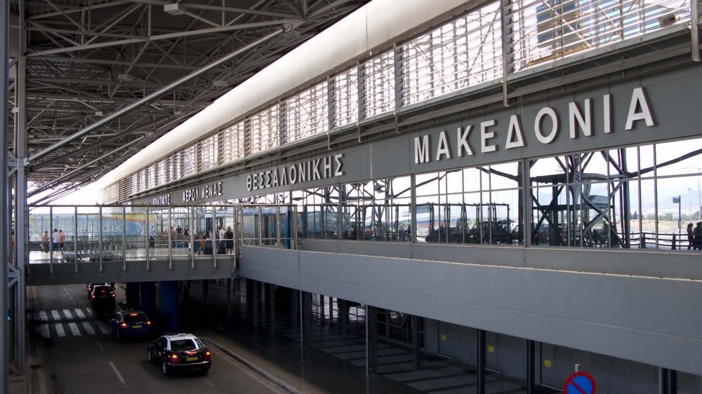 Συναγερμός στο αεροδρόμιο Μακεδονία – Επιβάτης μετέφερε 232 μαχαίρια