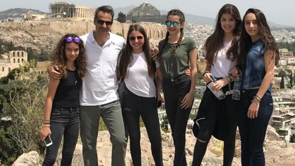 Η κυριακάτικη βόλτα του Κυριάκου Μητσοτάκη στου Φιλοπάππου – ΦΩΤΟ