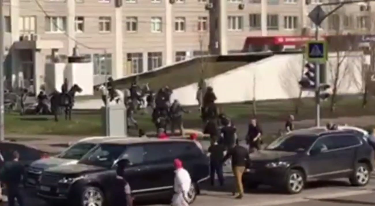 Άγρια επεισόδια μεταξύ χούλιγκαν στη Μόσχα – ΒΙΝΤΕΟ