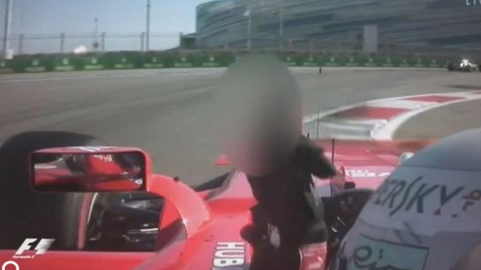 Η χειρονομία του Φέτελ στον Μάσα – ΒΙΝΤΕΟ