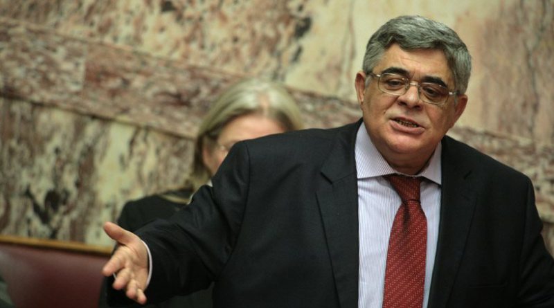 Ο Μιχαλολιάκος απέλυσε τον μετακλητό υπάλληλο που κατηγορείται για τον ξυλοδαρμό του φοιτητή