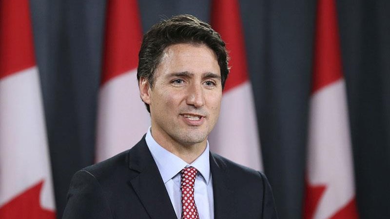 Δεν φαντάζεστε τι κάλτσες φόρεσε σε επίσημη συνάντηση ο Καναδός Πρωθυπουργός – ΦΩΤΟ