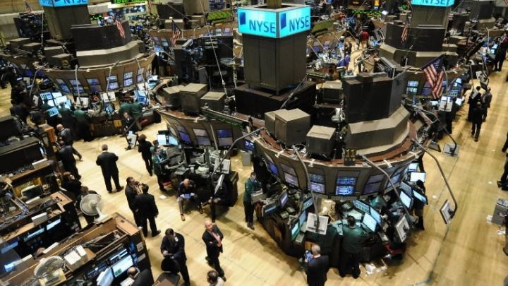 Μεικτά πρόσημα στη Wall Street- Οριακές απώλειες για τον Dow Jones