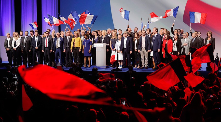 Η Λεπέν καταφεύγει σε παλινωδίες για το ευρώ