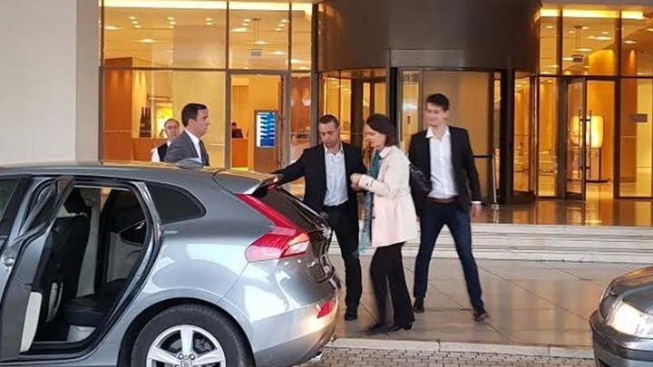 Άρον άρον αναχώρησε από την Αθήνα η Ντέλια Βελκουλέσκου