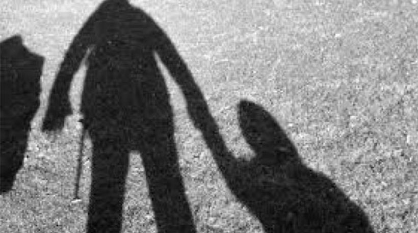 Εκπαιδευτικός κρατούσε όμηρο το παιδί του και απειλούσε να το σκοτώσει