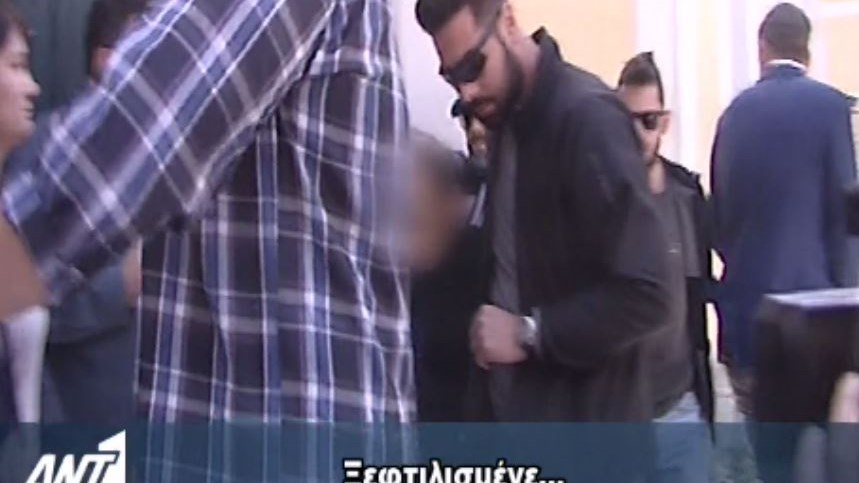 Οι αποδοκιμασίες στον 61χρονο παιδοκτόνο – ΒΙΝΤΕΟ