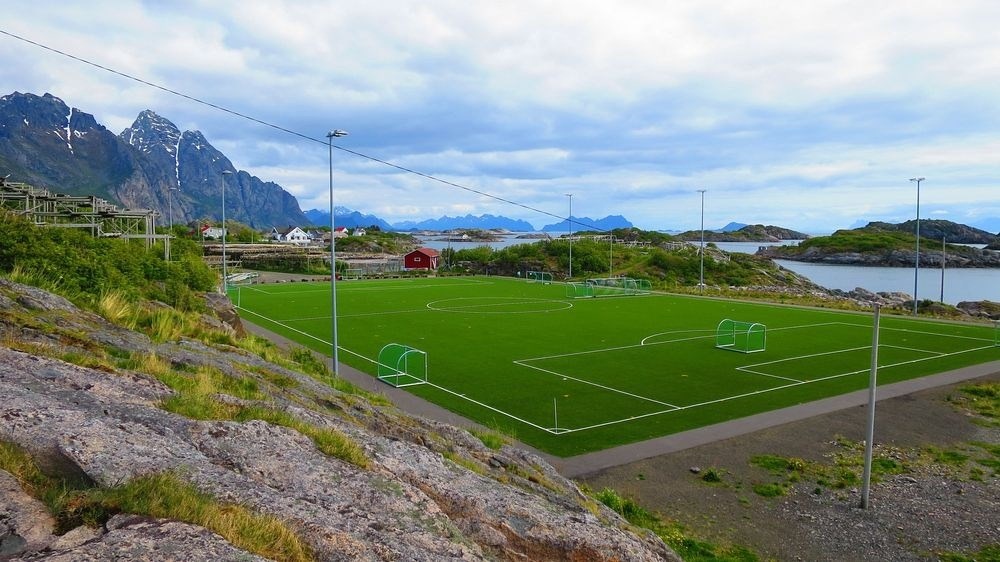 Γήπεδο ποδοσφαίρου σε μαγευτική τοποθεσία – ΦΩΤΟ