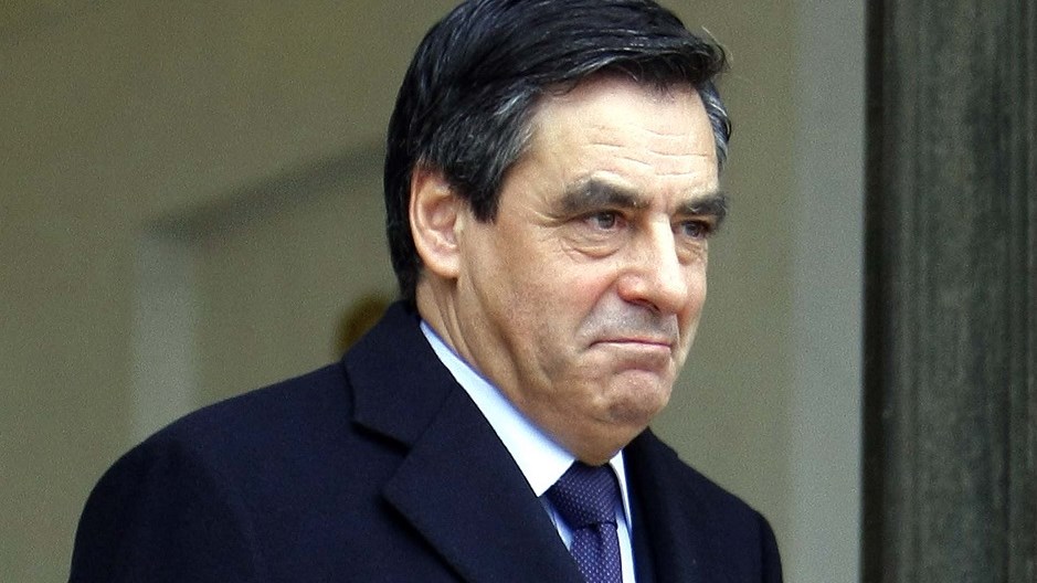 Ο Φιγιόν μήνυσε την εφημερίδα που αποκάλυψε το σκάνδαλο αργομισθίας της συζύγου του