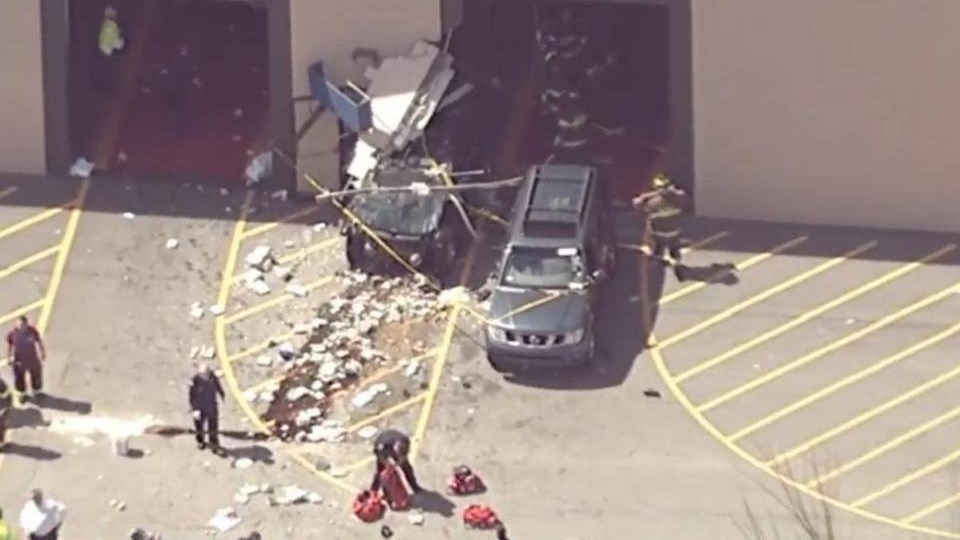 Όχημα έπεσε πάνω σε πλήθος κοντά στη Βοστώνη – Τρεις νεκροί – ΦΩΤΟ – ΒΙΝΤΕΟ