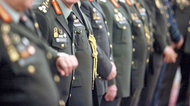 «Χαράτσι» 2.000 ευρώ για τους στρατιωτικούς