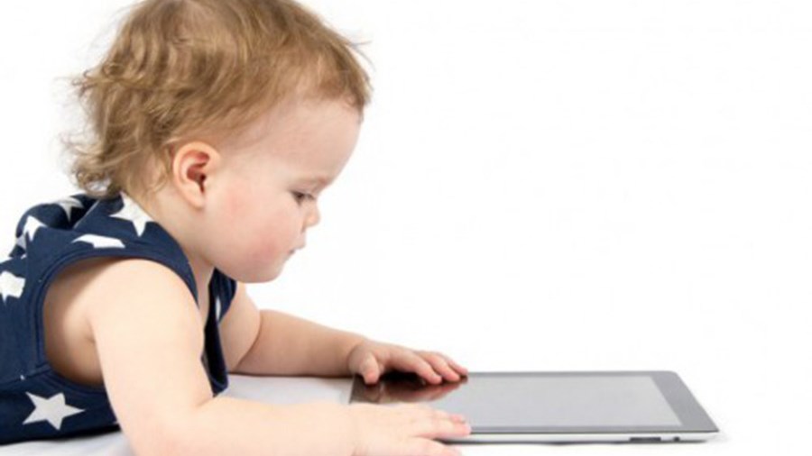 Τι παθαίνουν τα παιδιά που περνούν πολύ χρόνο μπροστά σε μία οθόνη