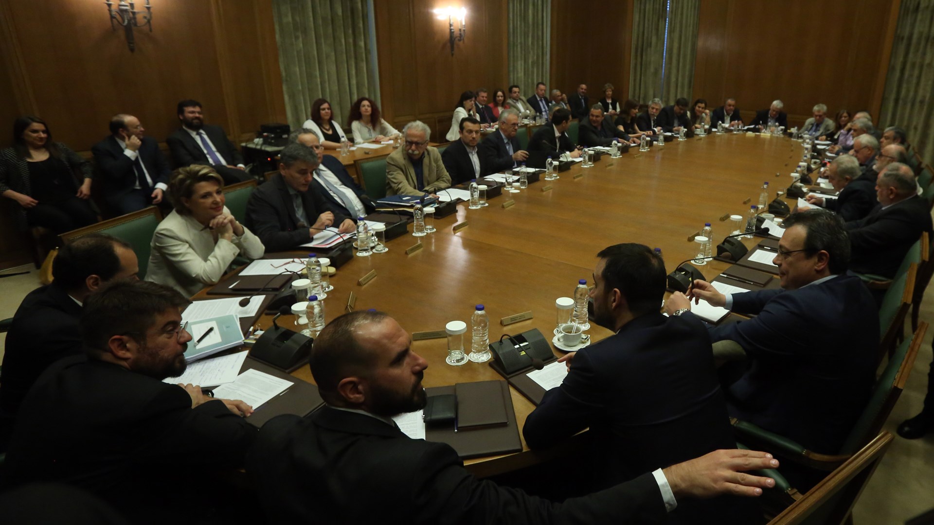 Πώς θα ψηφιστούν μέτρα και αντίμετρα στη Βουλή