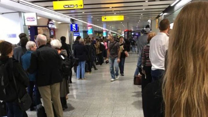 Χάος και ουρές στο αεροδρόμιο Χίθροου του Λονδίνου – ΦΩΤΟ