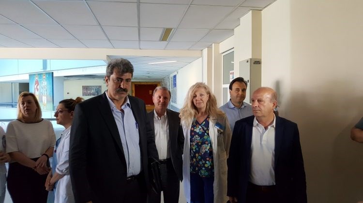 Από την πίσω πόρτα μπήκε στο νοσοκομείο Τρικάλων ο Πολάκης – ΒΙΝΤΕΟ – ΦΩΤΟ