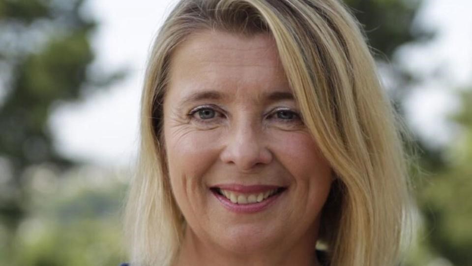 Σοκ στη Γαλλία – Βουλευτής πέθανε σε ομιλία της για τον Μακρόν