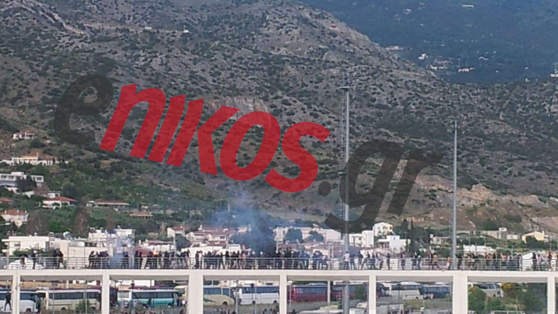 Μάχη σώμα με σώμα οπαδών μέσα στο Πανθεσσαλικό – ΤΩΡΑ – ΦΩΤΟ