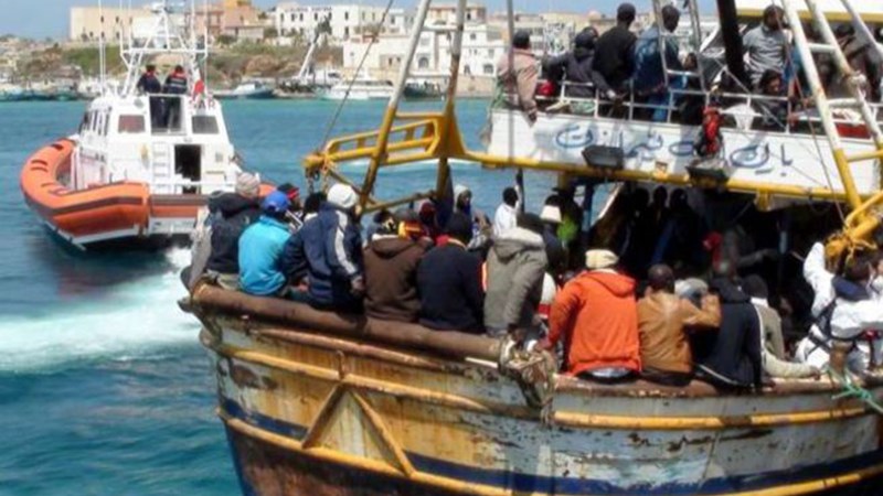 Περισσότεροι από 3000 μετανάστες και πρόσφυγες διασώθηκαν νότια της Σικελίας