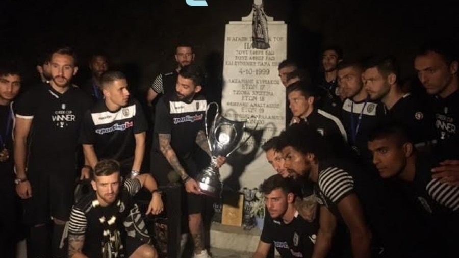 Οι παίκτες του ΠΑΟΚ στο μνημείο των αδικοχαμένων οπαδών της ομάδας στα Τέμπη – ΒΙΝΤΕΟ