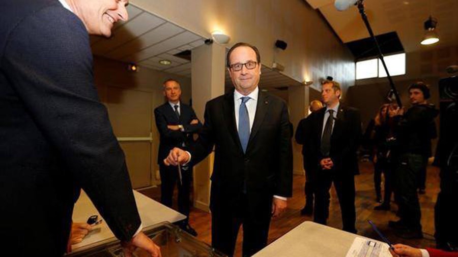 Ο Ολάντ ψήφισε και προέτρεψε τους Γάλλους να προσέλθουν στις κάλπες – ΦΩΤΟ