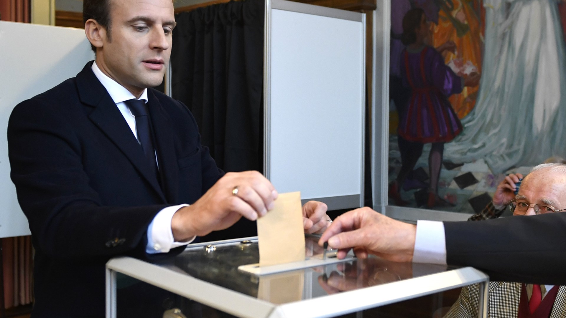 Ψήφισε ο Εμανουέλ Μακρόν – ΦΩΤΟ