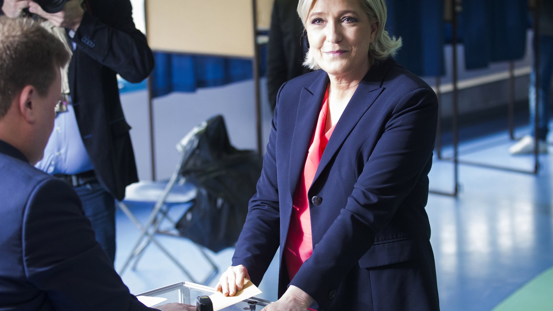 Ψήφισε η Μαρίν Λεπέν – ΦΩΤΟ – ΒΙΝΤΕΟ