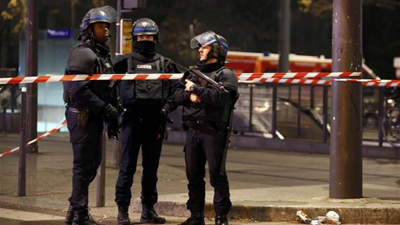 Ένταση μεταξύ διαδηλωτών και αστυνομικών στο Παρίσι