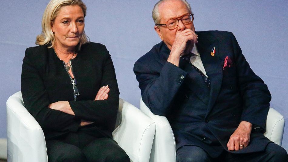 Βγήκαν τα μαχαίρια στους Λεπέν μετά την ήττα στις εκλογές