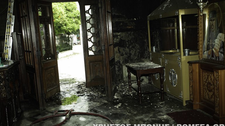 Παρανάλωμα του πυρός ο ιστορικός ναός του Αγίου Δημητρίου στου Ψυρρή – ΦΩΤΟ