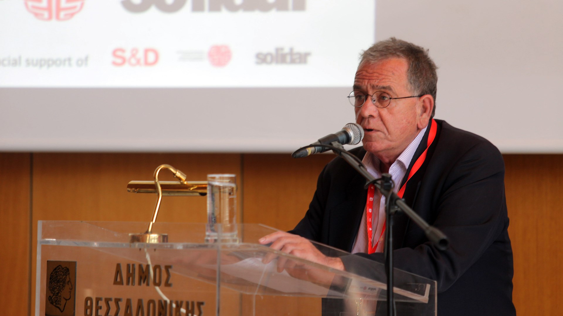 Μουζάλας: Δεν έχει νόημα να βομβαρδίζουμε τη Συρία και μετά να φτιάχνουμε σπιτάκια για τους πρόσφυγες