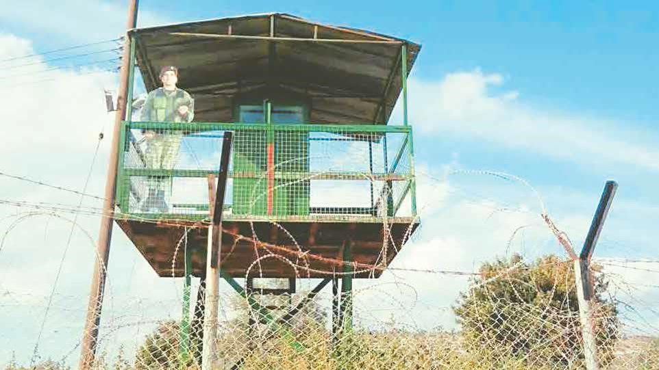 Στρατιώτες… δύο διαστάσεων κάνουν σκοπιές σε στρατόπεδο – ΦΩΤΟ