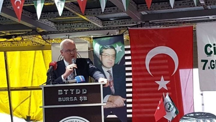 Τι απαντά ο Ιλχάν Αχμέτ για την παρουσία του σε εκδήλωση με σημαίες της “ανεξάρτητης Θράκης”