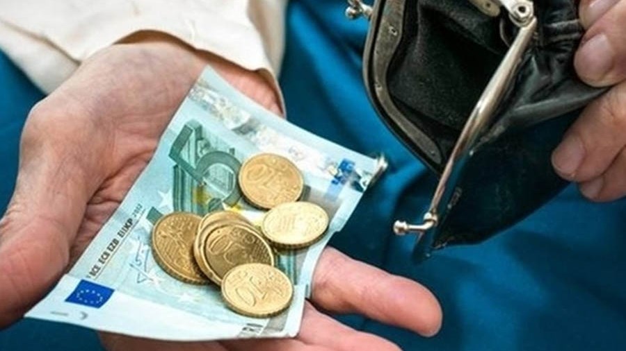 Κίνδυνος να κοπεί το ΕΚΑΣ σε επιπλέον 100.000 συνταξιούχους από τον επόμενο μήνα