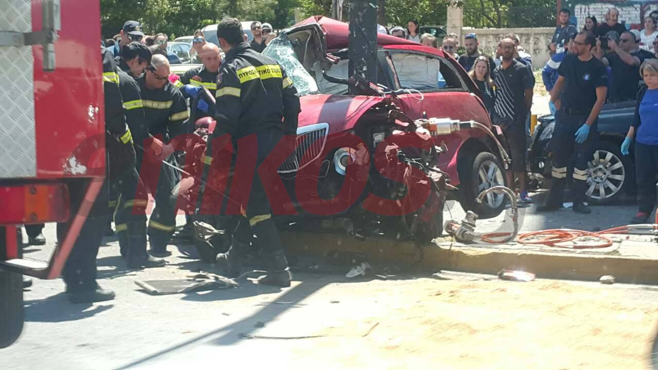 Εικόνες σοκ από το τροχαίο στη Συγγρού – Νεκρός ο οδηγός – ΦΩΤΟ αναγνώστη