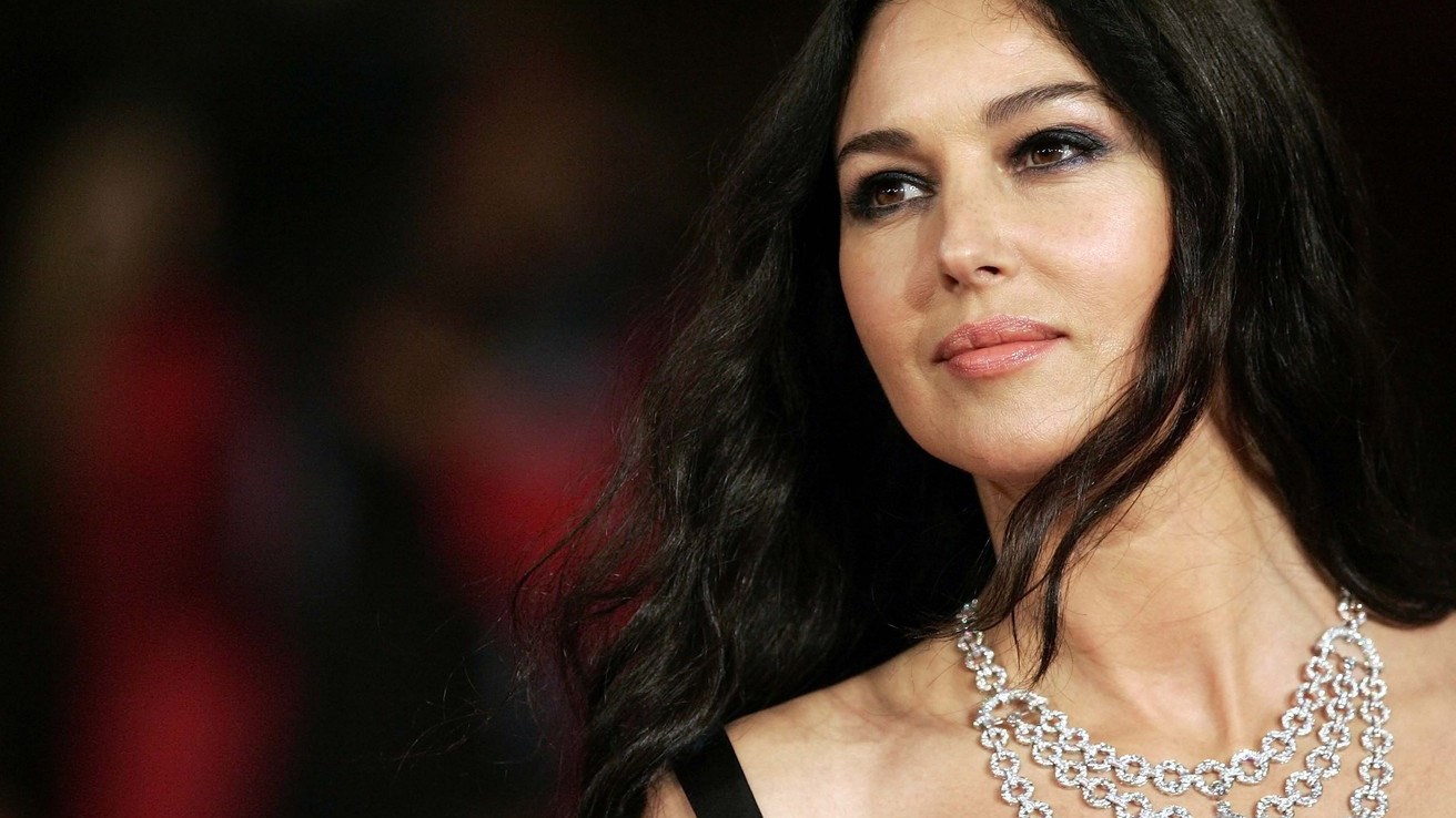 Μόνικα Μπελούτσι:  «Βλέπω με συμπάθεια τα σημάδια του χρόνου στο πρόσωπό μου»