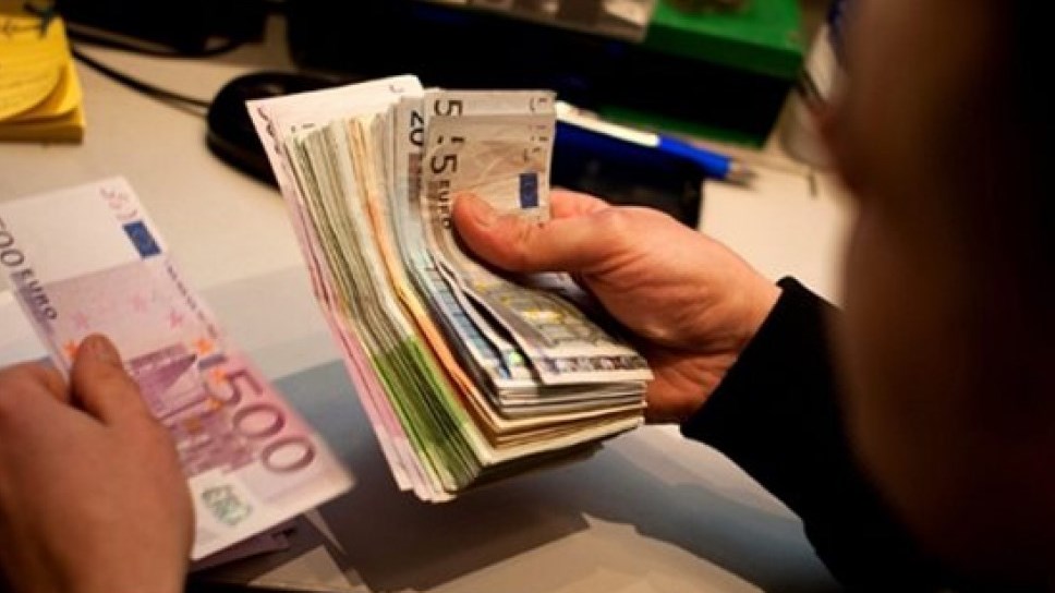 Ποινική δίωξη σε βάρος έξι εφοριακών