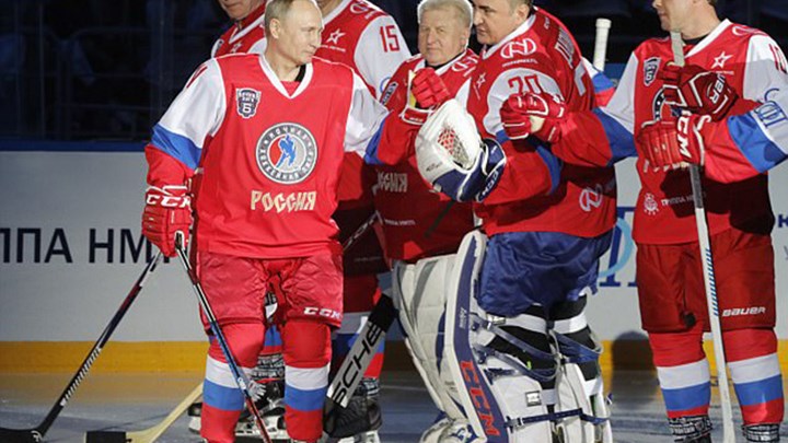 Η τούμπα του Πούτιν σε αγώνα χόκεϊ – ΦΩΤΟ – ΒΙΝΤΕΟ