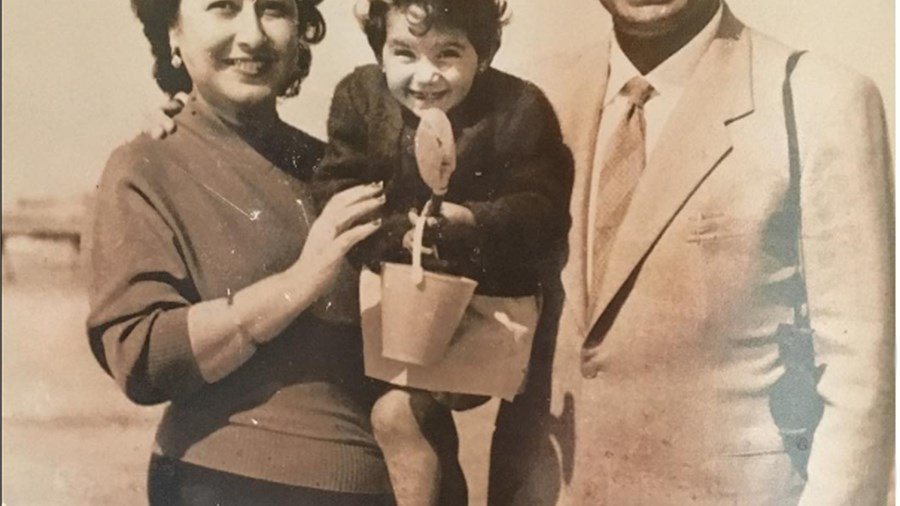 Αναγνωρίζετε το κοριτσάκι της φωτογραφίας; – Σήμερα είναι διάσημη τραγουδίστρια