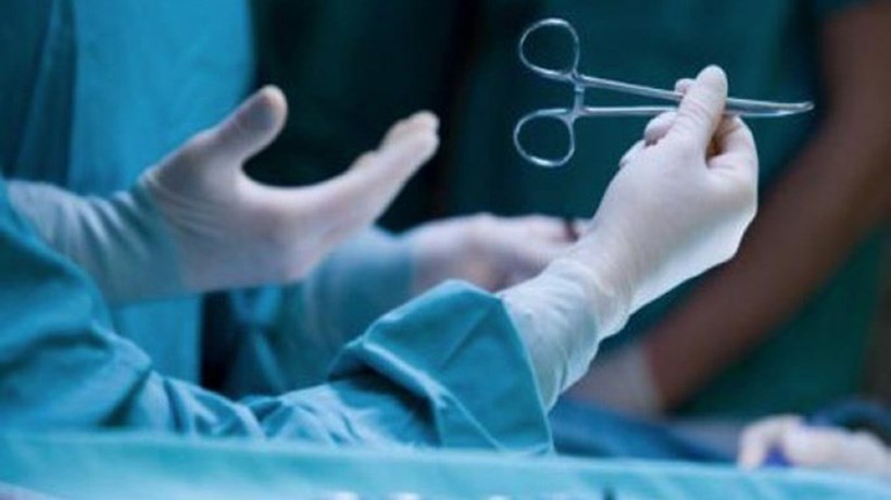 Χειρούργησαν λάθος πόδι σε 80χρονη – Καταδικάστηκαν σε φυλάκιση οι γιατροί