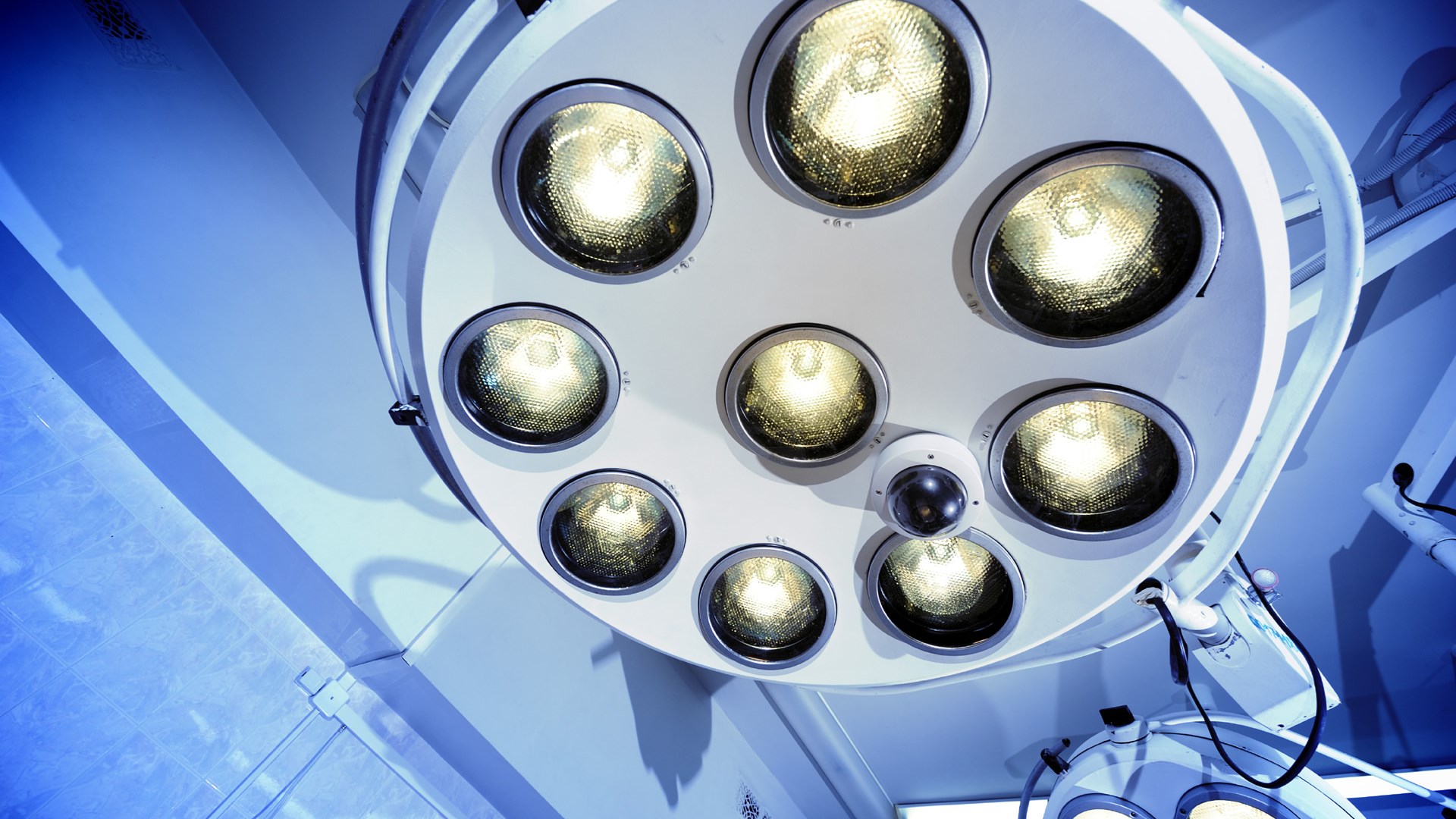 Ώρες αγωνίας για διάσημο Έλληνα σχεδιαστή – Υποβάλλεται σε επέμβαση ανοιχτής καρδιάς