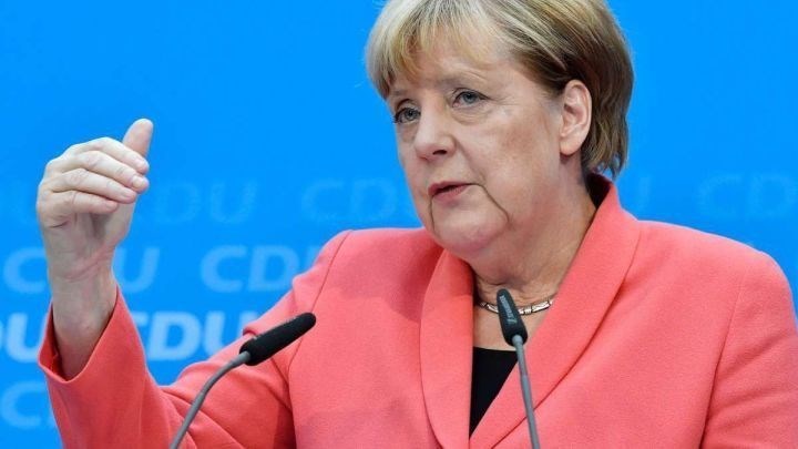 Μέρκελ: Ποιοι είμαστε εμείς για να βοηθήσουμε τη Γαλλία;