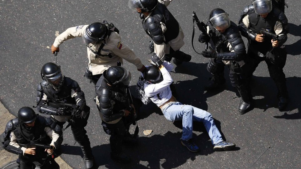 Βενεζουέλα: Στρατοδικεία του καθεστώτος Μαδούρο έχουν φυλακίσει 155 πολίτες