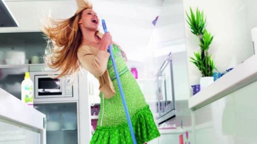 10 πράγματα που πρέπει να καθαρίσετε στο σπίτι πριν φύγει ο Μάιος