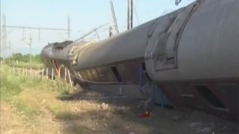 Οι πρώτες πρωινές εικόνες από την τραγωδία του σιδηροδρομικού δυστυχήματος – ΒΙΝΤΕΟ