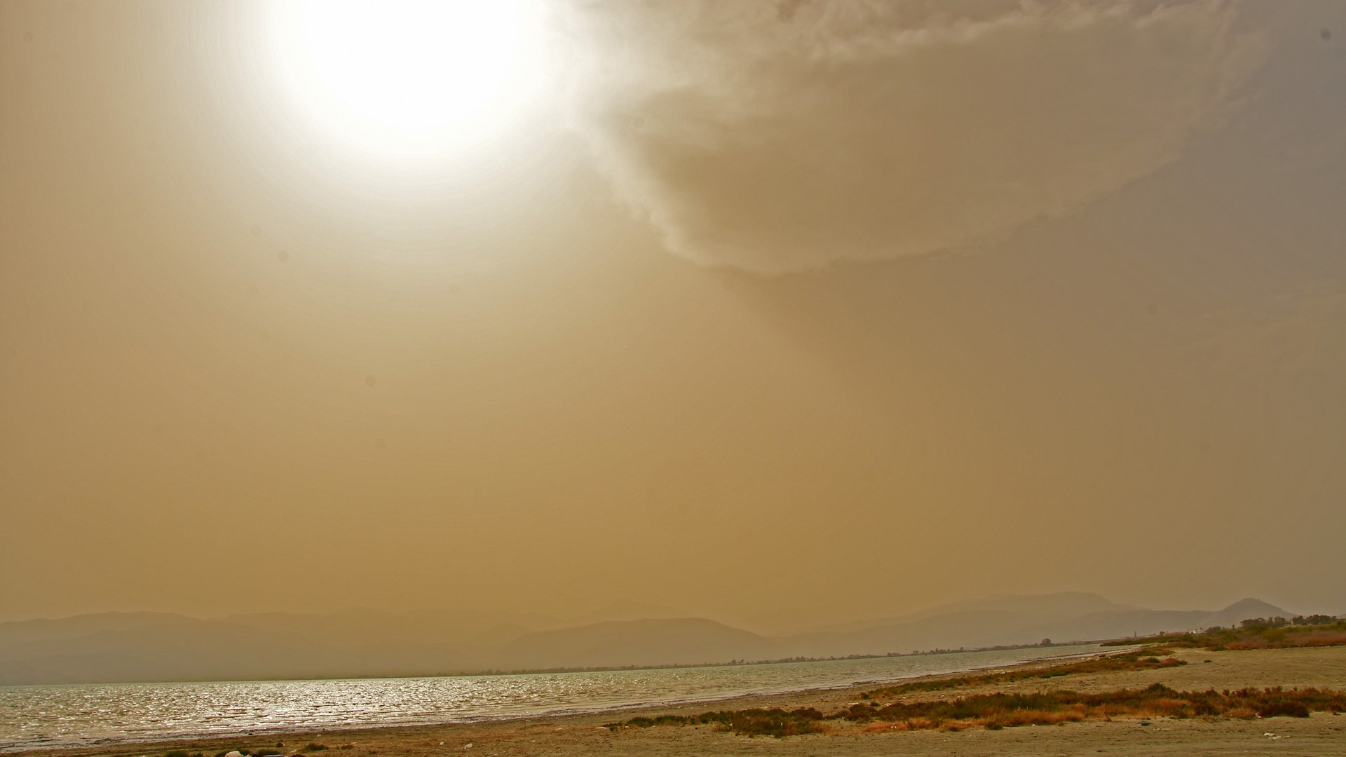 Ζεστός και σήμερα ο καιρός: Στους 33 °C ο υδράργυρος