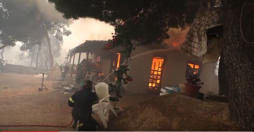 Συγκλονιστικές εικόνες από τον πύρινο εφιάλτη στους Αγίους Θεοδώρους –  – ΒΙΝΤΕΟ