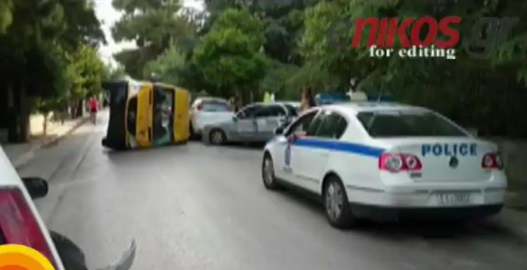 Ανετράπη σχολικό λεωφορείο στα Βριλήσσια – Δεν επέβαιναν παιδιά – ΒΙΝΤΕΟ