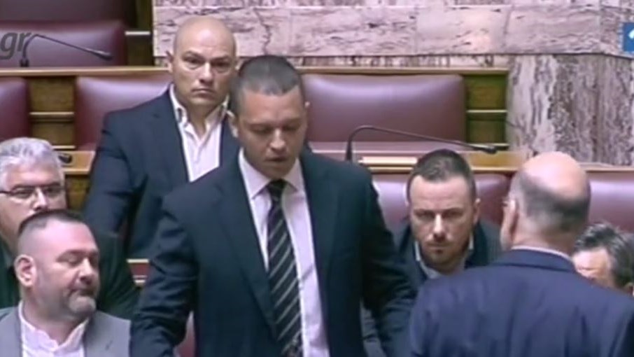 Καταδικάζουν οι εκπρόσωποι των κομμάτων την επίθεση του Κασιδιάρη στον Δένδια